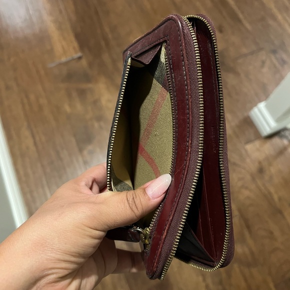 Burberry bifold zipper wallet - Picture 8 of 8